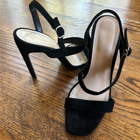 Forever 21 Chic Formal Velvet Black Strappy Heels Size 7.5 - Picture 4 of 5